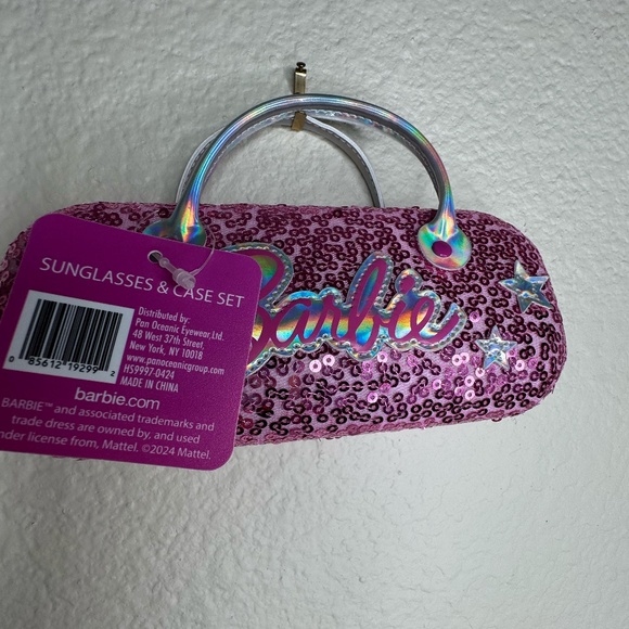 Barbie Girls Cat Eye Sunglasses and Handled Hard Case Set. Brand new with tag - Picture 2 of 5